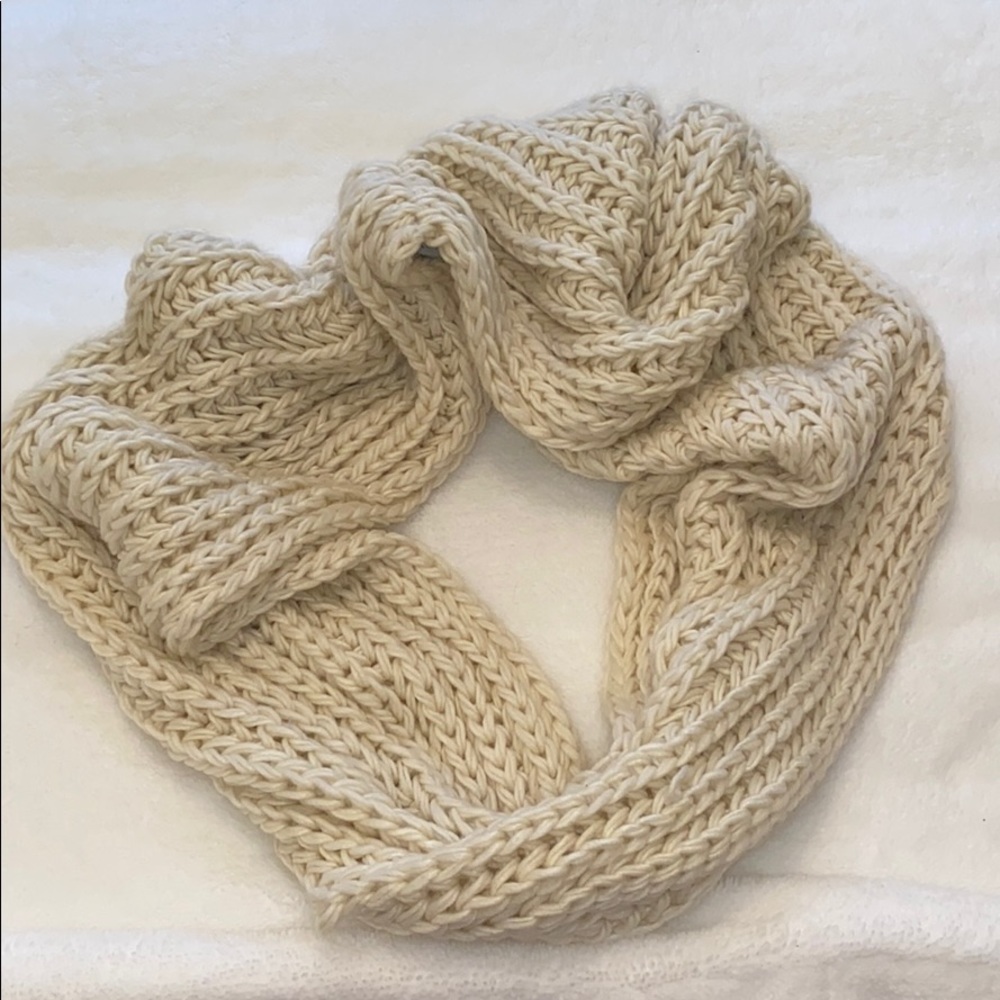 Acrylic (wool fibers) scarf